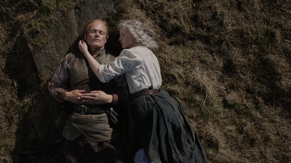 Claire avec ses cheveux blancs et Jamie