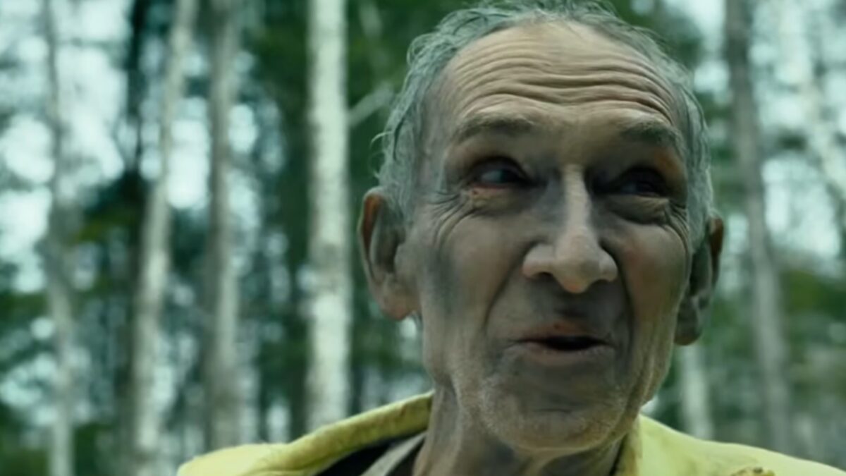 hiomme en jaune fom