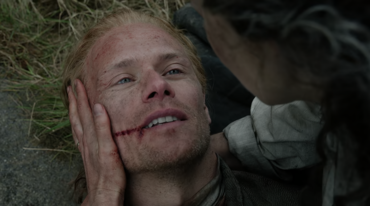 Jamie touché par balle durant le dernier épisode de Outlander